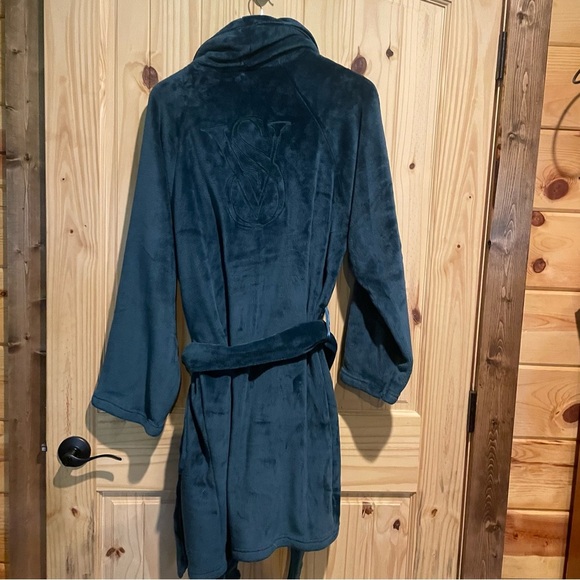 Victoria's Secret Green Plush Robe Shawl Collar - Picture 3 of 9